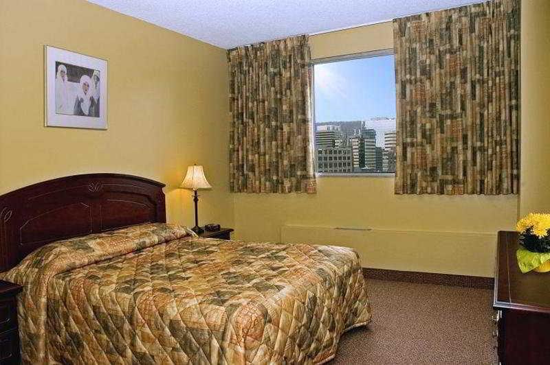 Hotel La Tour Centre Montreal